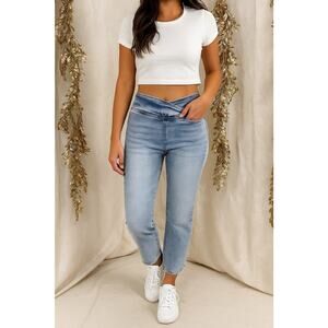 Risen Jeans Women’s 5/27 Light Wash Crossover Waist Crop‎ Denim Capri Acid Wash